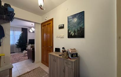 Karşıyaka Demirköprü'de Merkezi Konumda Kiralık 2+1 Daire