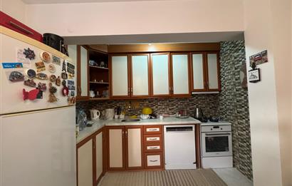 Karşıyaka Demirköprü'de Merkezi Konumda Kiralık 2+1 Daire