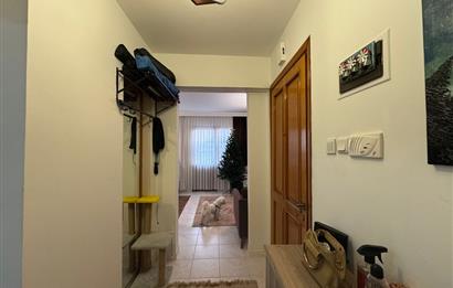 Karşıyaka Demirköprü'de Merkezi Konumda Kiralık 2+1 Daire