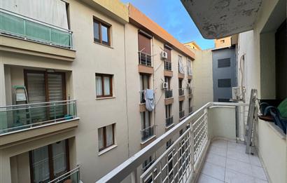 Karşıyaka Demirköprü'de Merkezi Konumda Kiralık 2+1 Daire