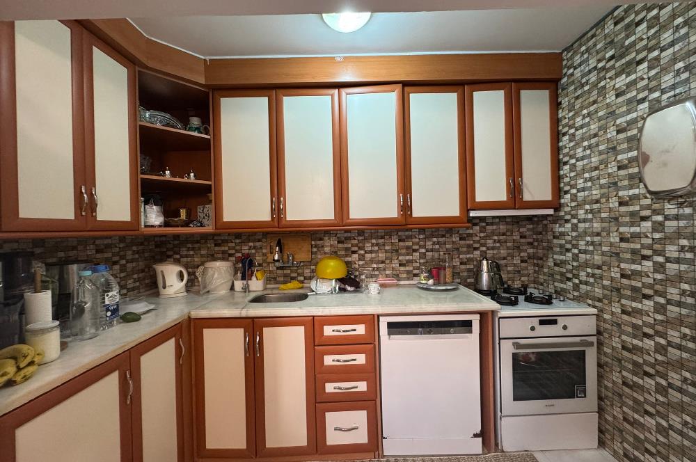 Karşıyaka Demirköprü'de Merkezi Konumda Kiralık 2+1 Daire