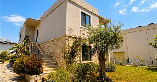Yalıçiftlik Havuzlu Site İçinde Satılık 3+1 Bahçe Katı Daire - 36926
