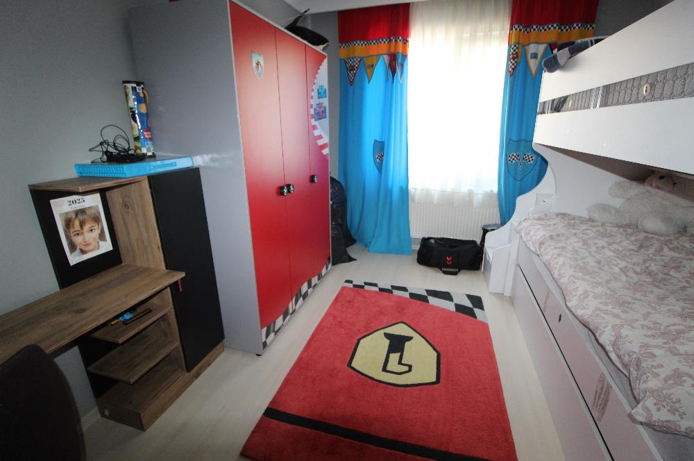 PAŞAALANI MAHALLESİNDE SİTE İÇERİSİNDE ARA KAT SATILIK 3+1 DAİRE
