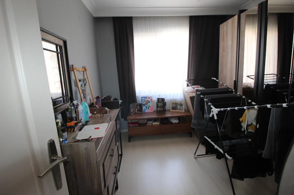 PAŞAALANI MAHALLESİNDE SİTE İÇERİSİNDE ARA KAT SATILIK 3+1 DAİRE