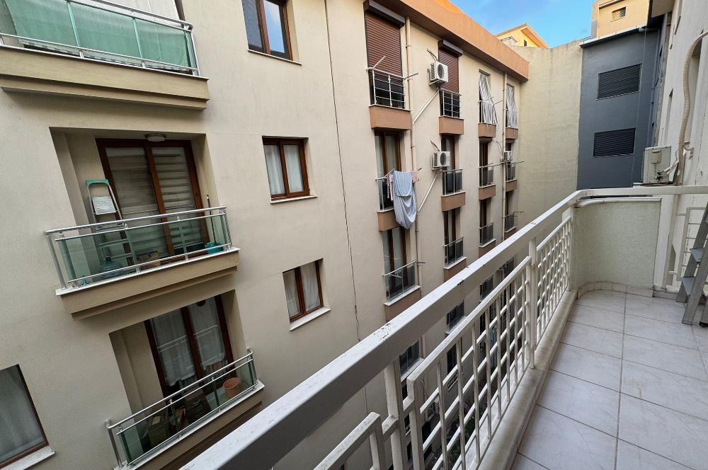 Karşıyaka Demirköprü'de Merkezi Konumda Kiralık 2+1 Daire