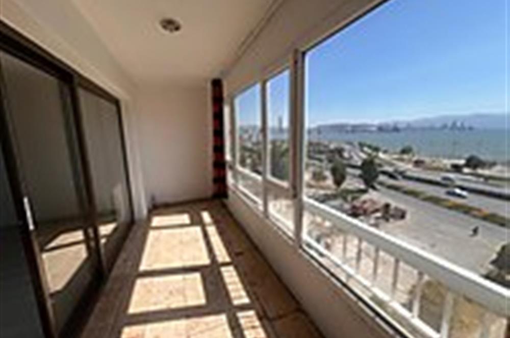 Bayraklı'da Panoramik Deniz Manzaralı Kiralık 3+1 Daire