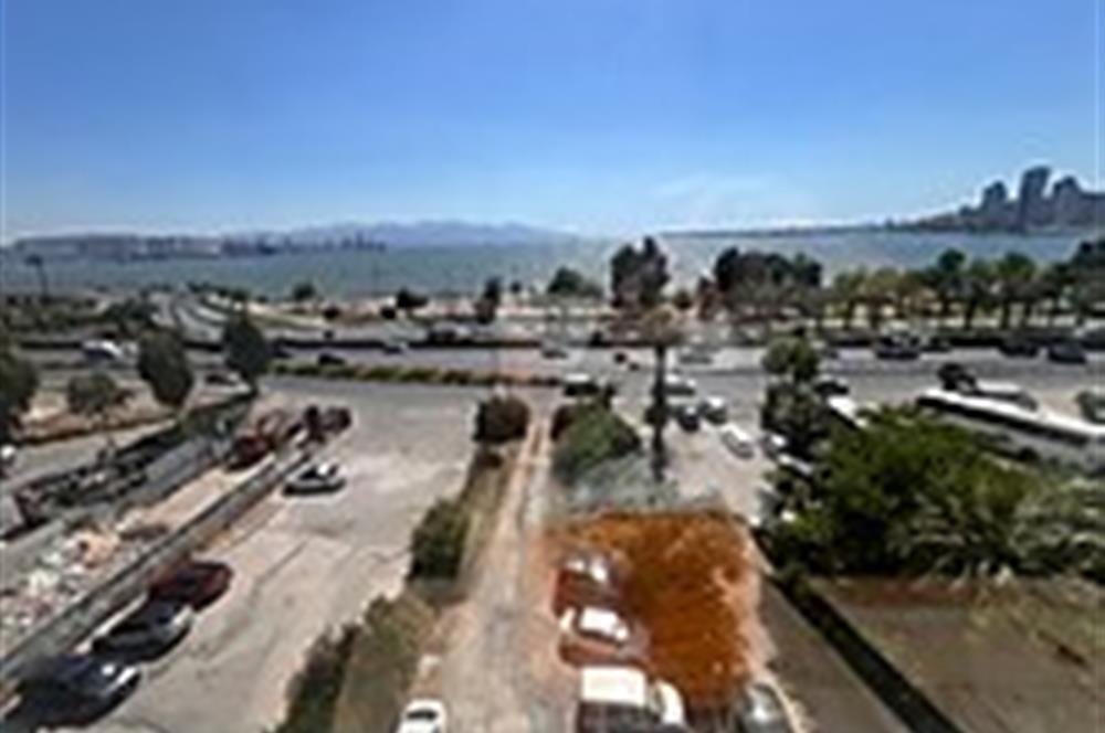 Bayraklı'da Panoramik Deniz Manzaralı Kiralık 3+1 Daire
