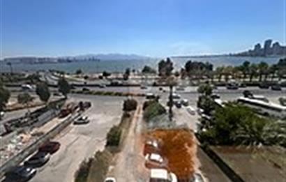 Bayraklı'da Panoramik Deniz Manzaralı Kiralık 3+1 Daire