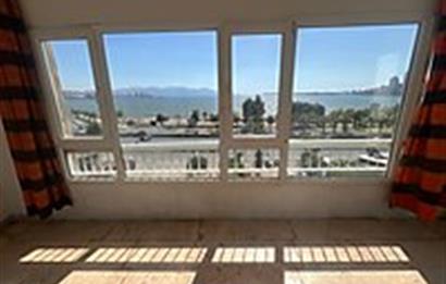 Bayraklı'da Panoramik Deniz Manzaralı Kiralık 3+1 Daire