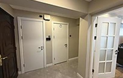 Karşıyaka Girne Caddesi Üzerinde Satılık 3+1 Daire