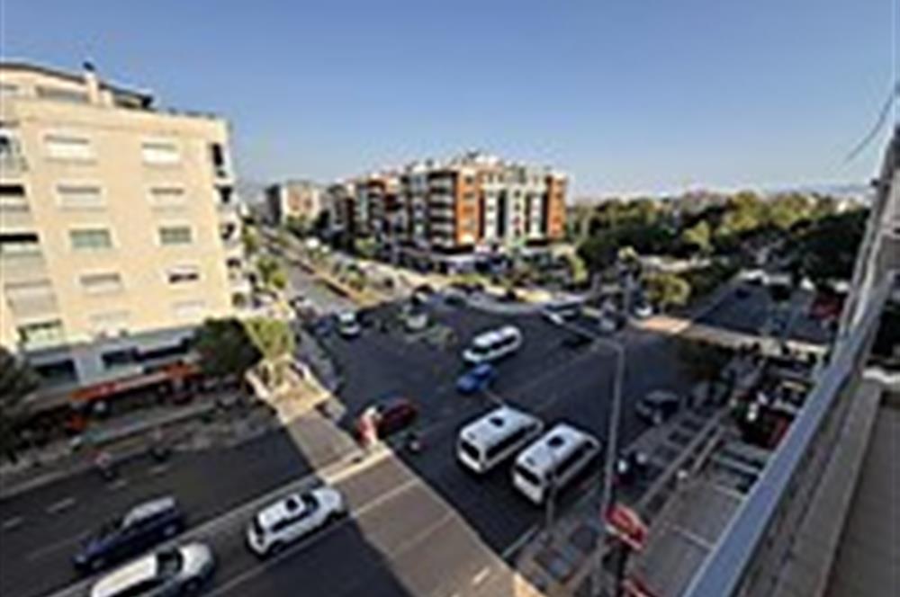 Karşıyaka Girne Caddesi Üzerinde Satılık 3+1 Daire