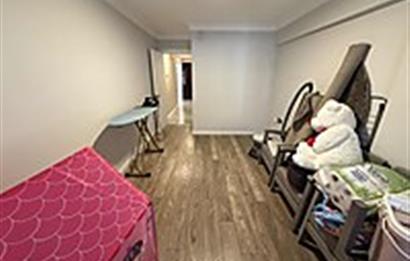Karşıyaka Girne Caddesi Üzerinde Satılık 3+1 Daire