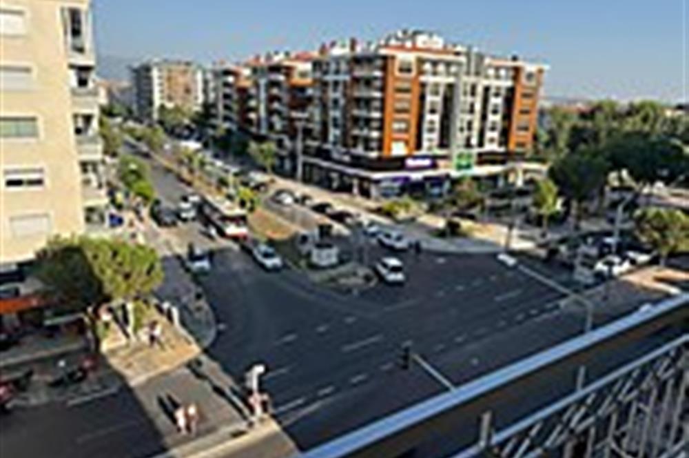 Karşıyaka Girne Caddesi Üzerinde Satılık 3+1 Daire