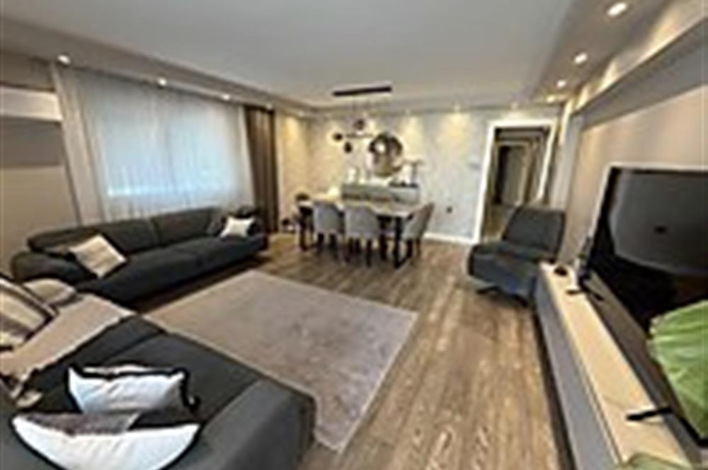 Karşıyaka Girne Caddesi Üzerinde Satılık 3+1 Daire
