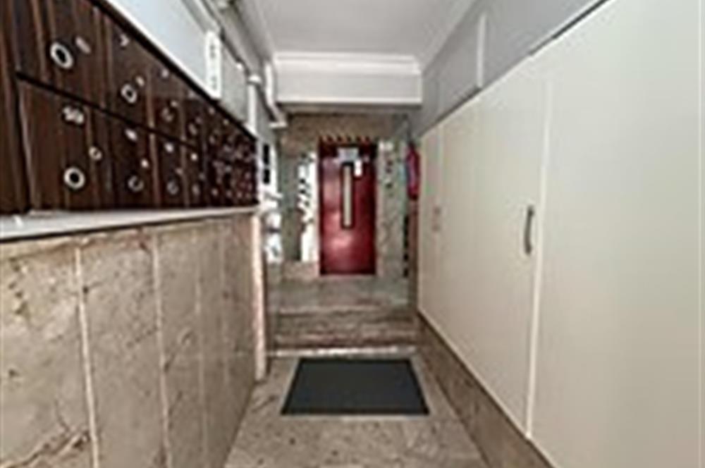 Karşıyaka Girne Caddesi Üzerinde Satılık 3+1 Daire