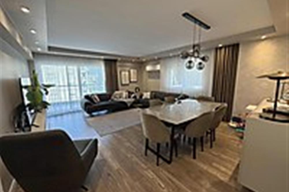Karşıyaka Girne Caddesi Üzerinde Satılık 3+1 Daire