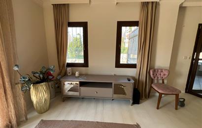 Eskiçeşme'de Havuzlu Sitede Eşyalı 3+1 Kiralık Dubleks