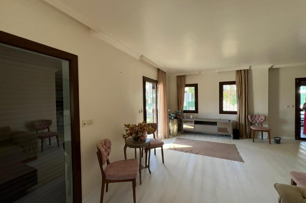 Eskiçeşme'de Havuzlu Sitede Eşyalı 3+1 Kiralık Dubleks