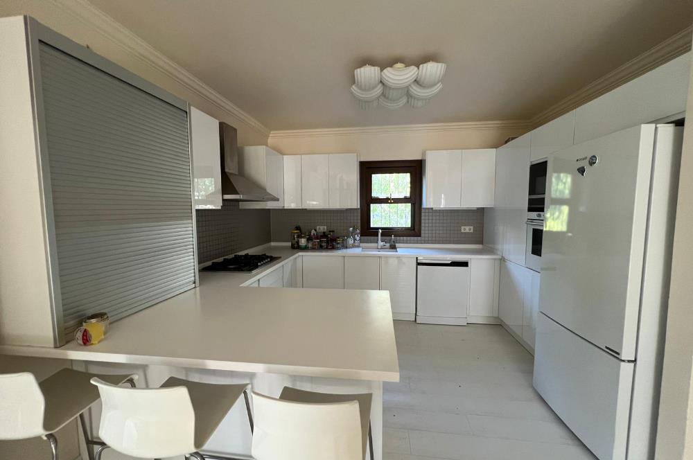 Eskiçeşme'de Havuzlu Sitede Eşyalı 3+1 Kiralık Dubleks