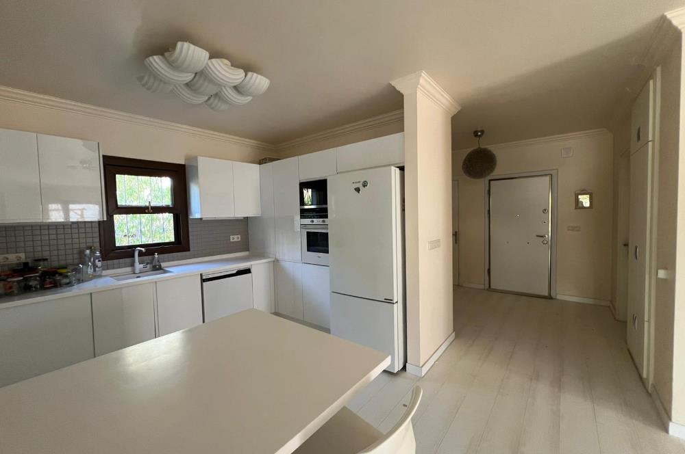 Eskiçeşme'de Havuzlu Sitede Eşyalı 3+1 Kiralık Dubleks