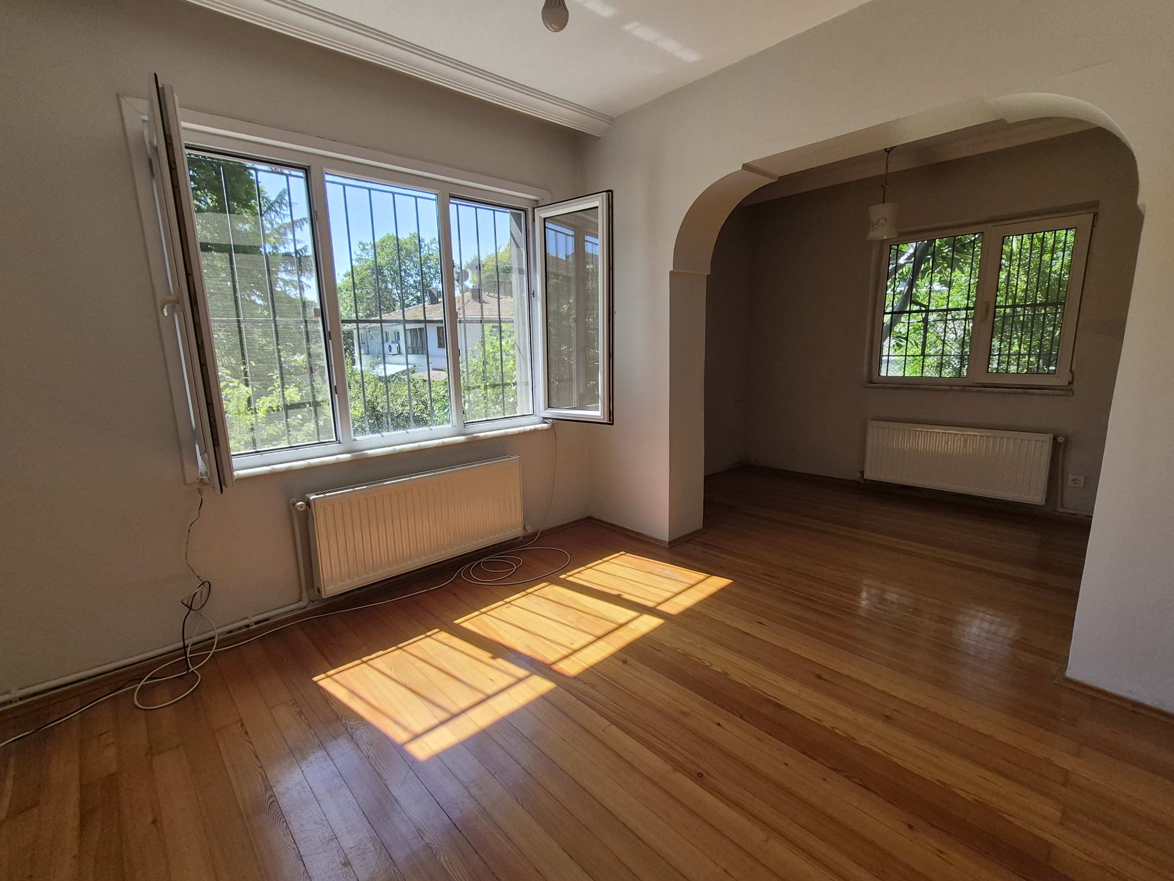 SARIYER ZÜMRÜTEVLER'DE KİRALIK 2+1 DAİRE