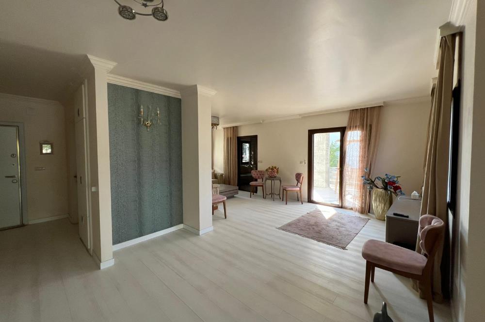 Eskiçeşme'de Havuzlu Sitede Eşyalı 3+1 Kiralık Dubleks