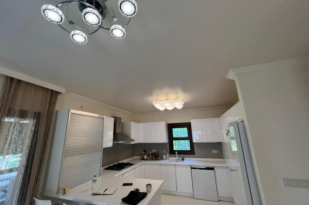 Eskiçeşme'de Havuzlu Sitede Eşyalı 3+1 Kiralık Dubleks