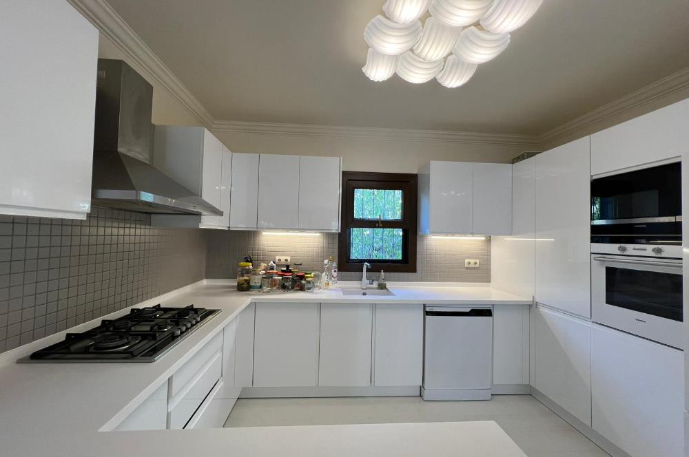 Eskiçeşme'de Havuzlu Sitede Eşyalı 3+1 Kiralık Dubleks
