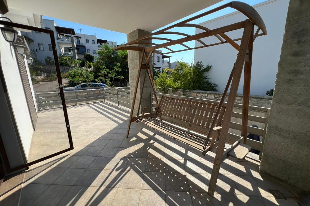 Eskiçeşme'de Havuzlu Sitede Eşyalı 3+1 Kiralık Dubleks