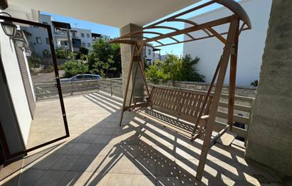 Eskiçeşme'de Havuzlu Sitede Eşyalı 3+1 Kiralık Dubleks