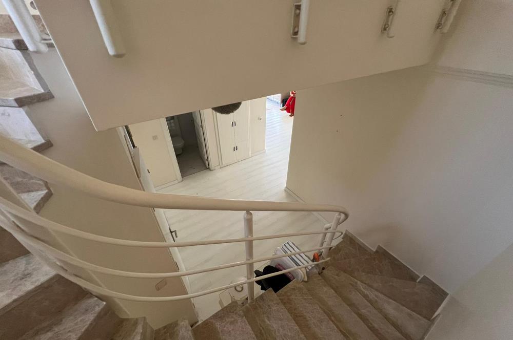 Eskiçeşme'de Havuzlu Sitede Eşyalı 3+1 Kiralık Dubleks