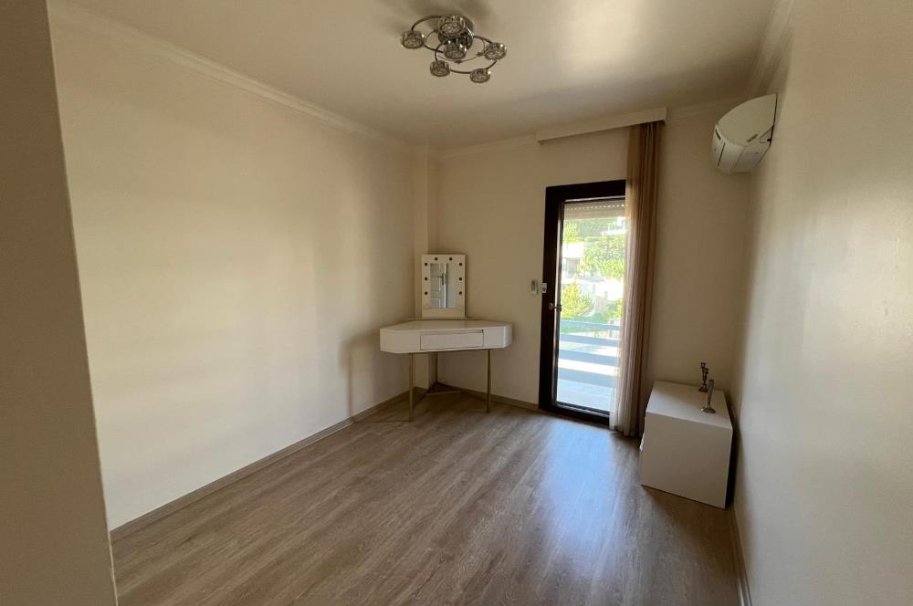 Eskiçeşme'de Havuzlu Sitede Eşyalı 3+1 Kiralık Dubleks