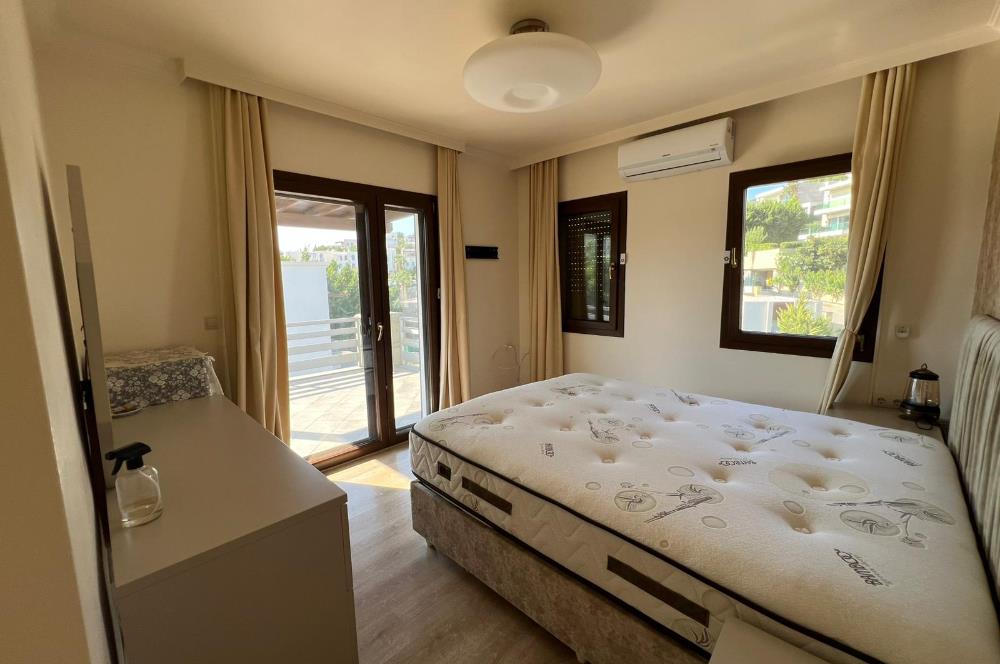 Eskiçeşme'de Havuzlu Sitede Eşyalı 3+1 Kiralık Dubleks