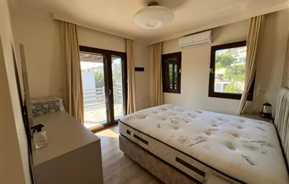 Eskiçeşme'de Havuzlu Sitede Eşyalı 3+1 Kiralık Dubleks