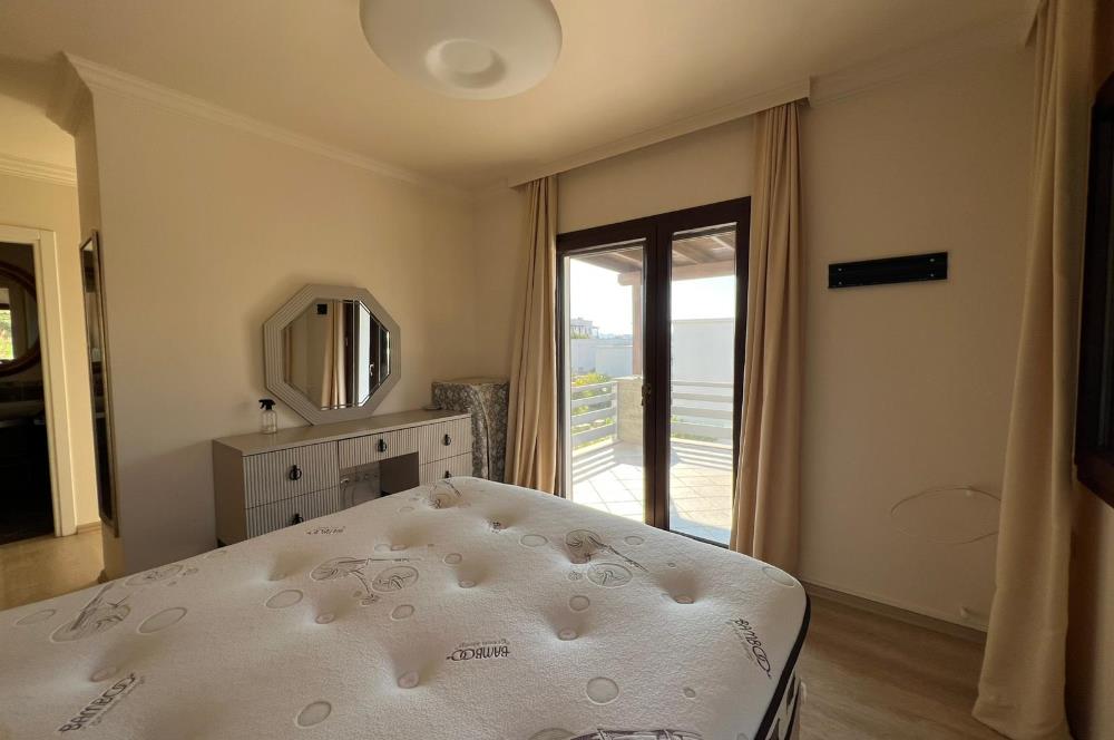 Eskiçeşme'de Havuzlu Sitede Eşyalı 3+1 Kiralık Dubleks