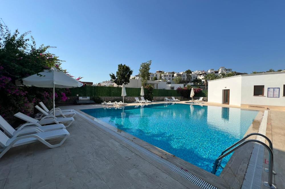Eskiçeşme'de Havuzlu Sitede Eşyalı 3+1 Kiralık Dubleks
