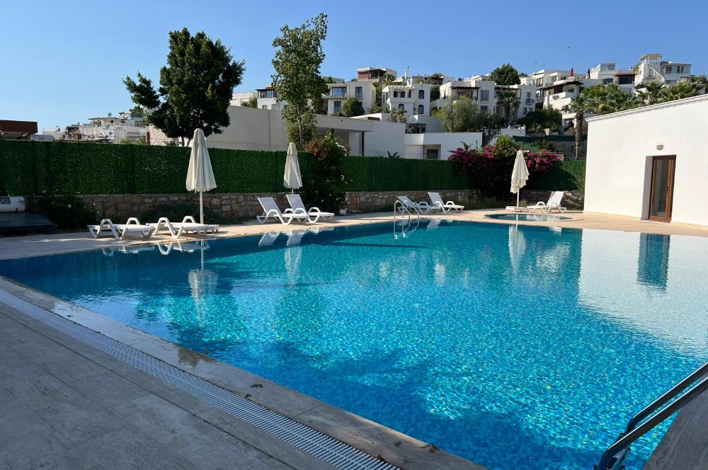 Eskiçeşme'de Havuzlu Sitede Eşyalı 3+1 Kiralık Dubleks