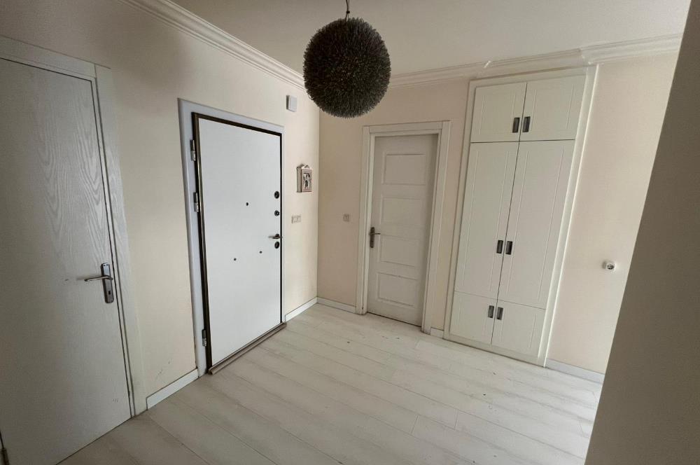 Eskiçeşme'de Havuzlu Sitede Eşyalı 3+1 Kiralık Dubleks