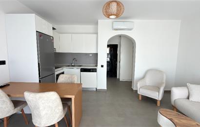 Bitez Asarlık'ta Deniz Manzaralı Havuzlu Tam Eşyalı 1+1 Rezidans Daire