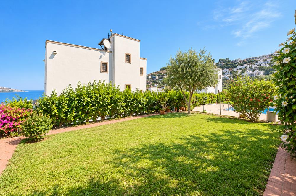Bodrum Gündoğan’da Deniz Manzaralı Bahçe Katı Eşyalı 1+1 Kiralık Daire