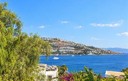 Bodrum Gündoğan’da Deniz Manzaralı Bahçe Katı Eşyalı 1+1 Kiralık Daire