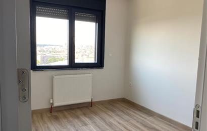 KIZILTOPRAK'TA METROBÜSE YÜRÜME MESAFESİNDE YENİ 3+1 KİRALIK