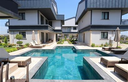Silivri Gümüşyaka'da Deniz Manzaralı 5+1 Lüks Villa
