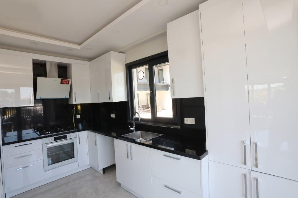 Silivri Gümüşyaka'da Deniz Manzaralı 5+1 Lüks Villa