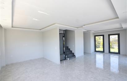 Silivri Gümüşyaka'da Deniz Manzaralı 5+1 Lüks Villa