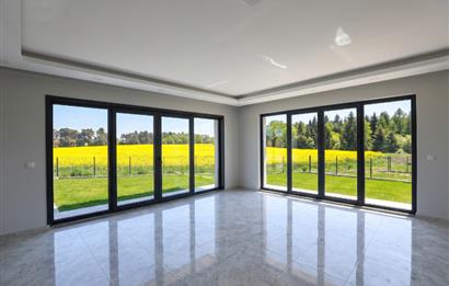 Silivri Gümüşyaka'da Deniz Manzaralı 5+1 Lüks Villa