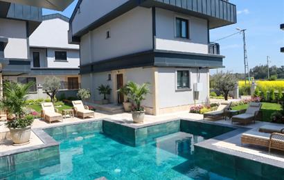 Silivri Gümüşyaka'da Deniz Manzaralı 5+1 Lüks Villa