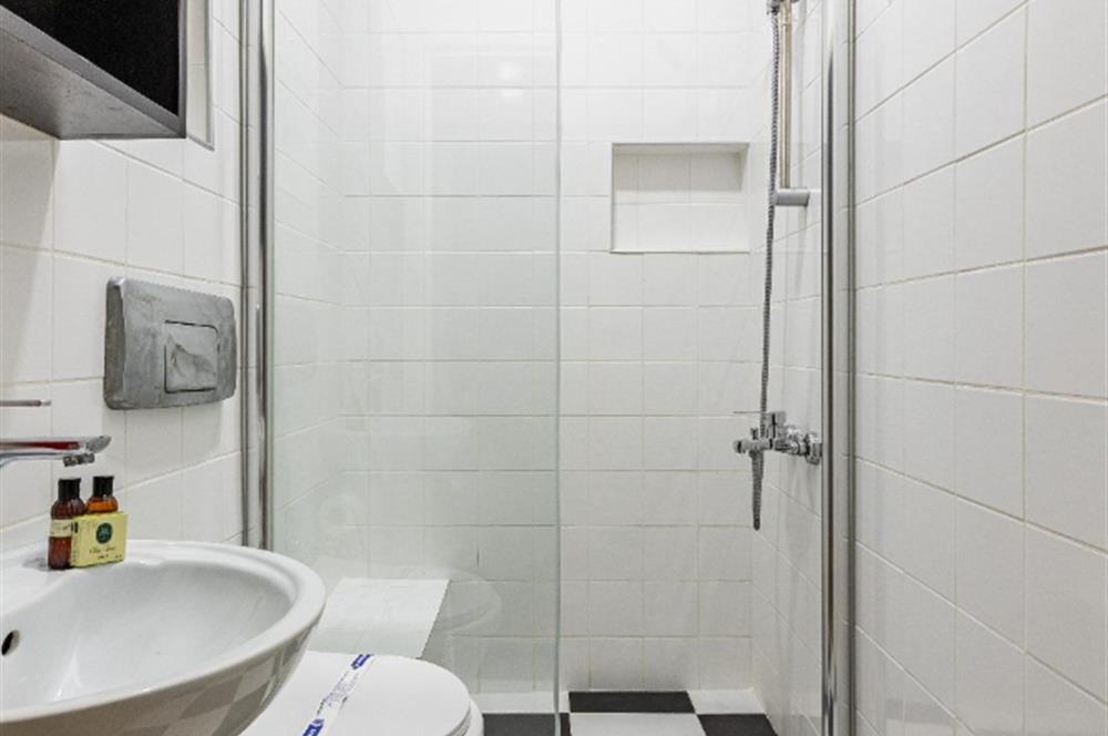 BEYOĞLUNDA TURİSTİK LOKASYONDA SATILIK 2 KOMPLE BİNA