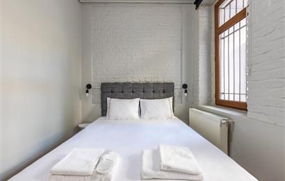 BEYOĞLUNDA TURİSTİK LOKASYONDA SATILIK 2 KOMPLE BİNA