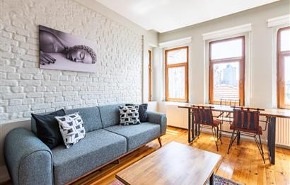 BEYOĞLUNDA TURİSTİK LOKASYONDA SATILIK 2 KOMPLE BİNA